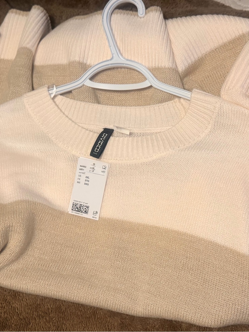 Striped Cream and Tan Sweater
Brand New H&M
Size XXXL but fits like XL - Picture 3 of 3